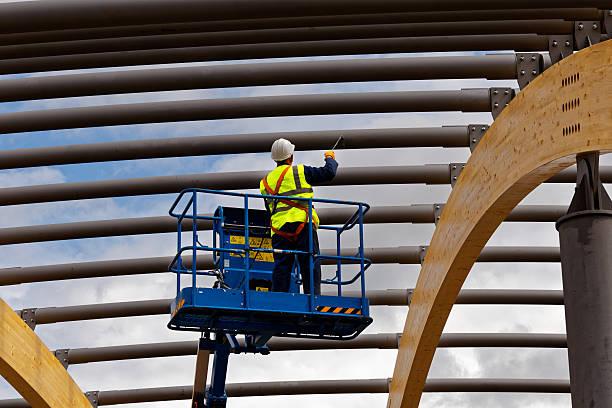 6 Vantagens da Plataforma Elevatória de Carga para Indústrias